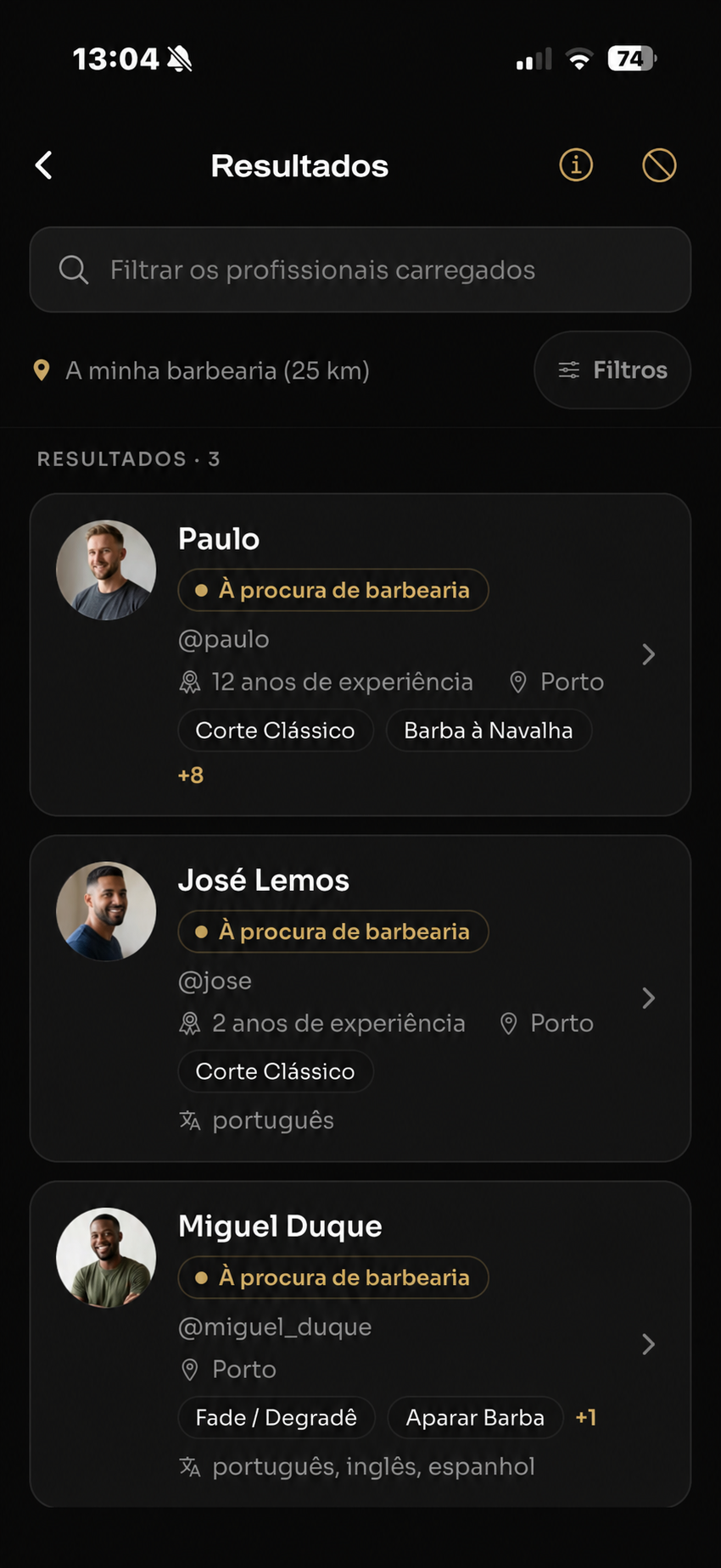 Barbeiros disponíveis com zona, experiência, competências e idiomas