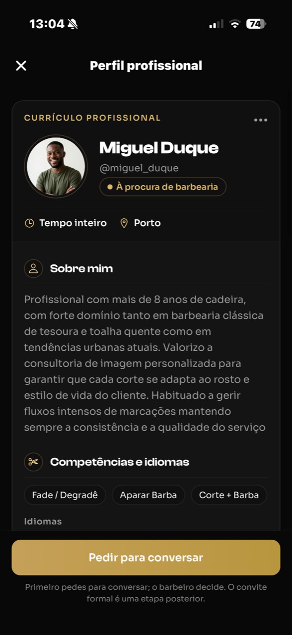 Currículo profissional com apresentação e botão Pedir para conversar